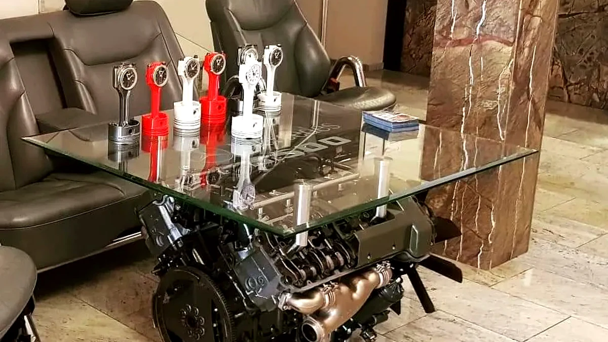 Zestaw salonowy ze stolikiem z silnika